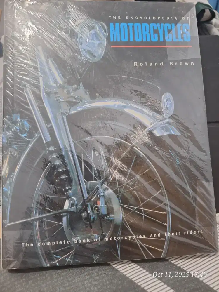 Buku ensiklopedia sepeda motor