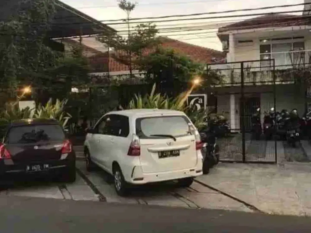 Rumah Jalan Raya Tebet Strategis