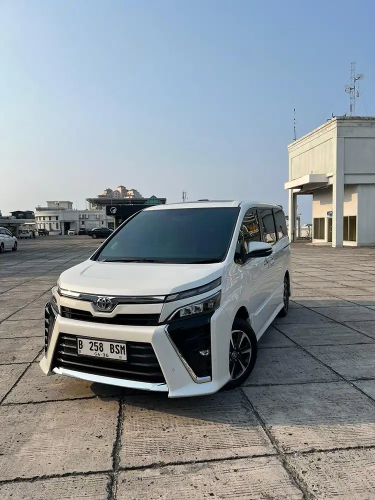 Toyota voxy 2020