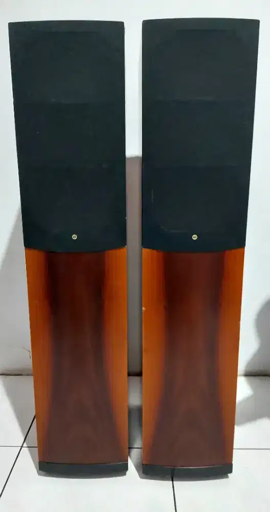 Speaker floorstanding RCF Mytho 3