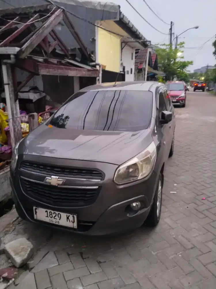 DIJUAL MOBIL CHEVROLET SPIN 2013