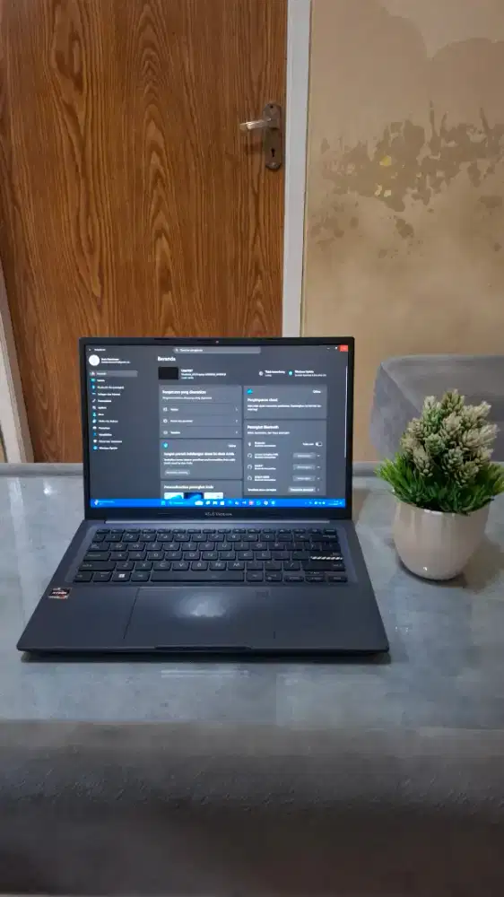 Asus VivoBook M1403QA