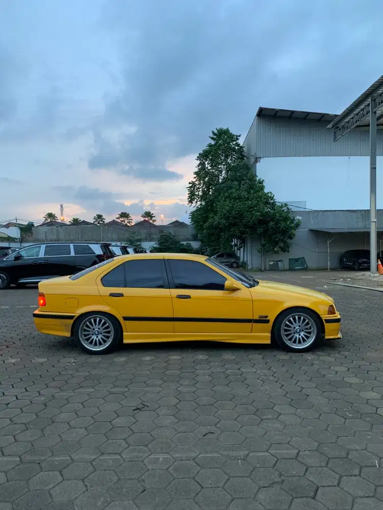 BMW 320i 1995 Bensin