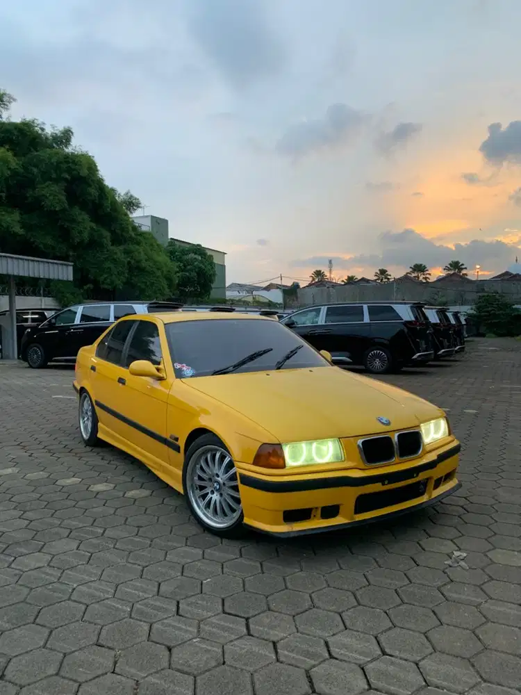 BMW 320i 1995 Bensin