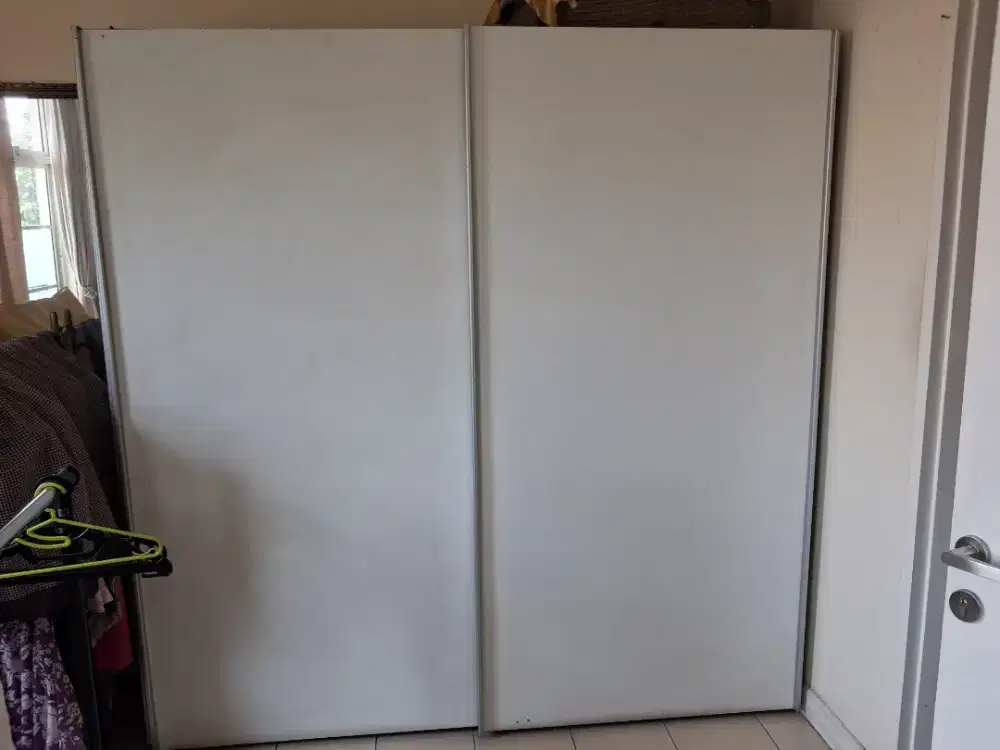 Jual cepat dan murah lemari baju. 2 pintu dorong