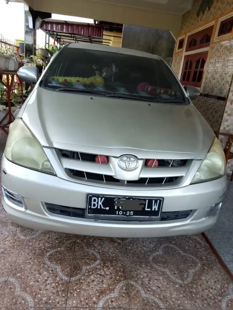 Di jual Toyota inova tahun 2005