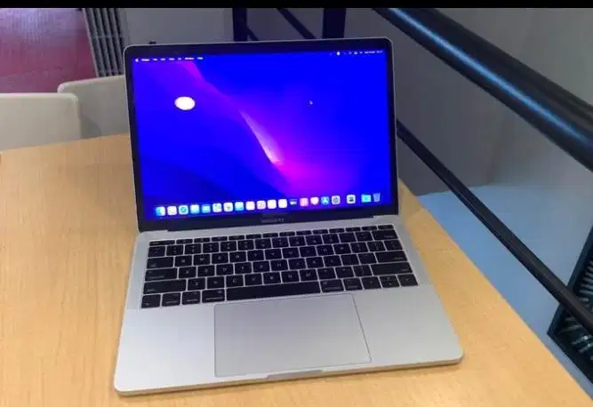 Macbook pro 2017 8/256 GB ex iBox