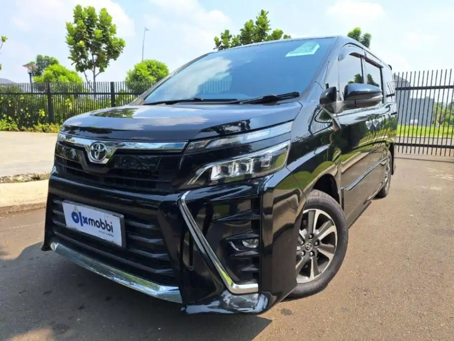LOW DP Toyota Voxy 2.0 Bensin-AT 2018 BYK
