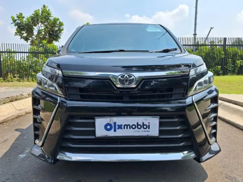 LOW DP Toyota Voxy 2.0 Bensin-AT 2018 BYK