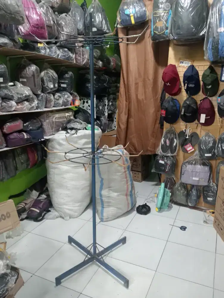 Pajangan besi untuk tas dll