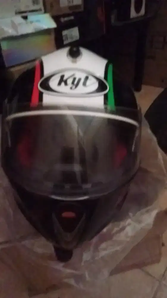 Permisi gan ane mau jual helm ane baru beli tapi baru sekali ane pakai