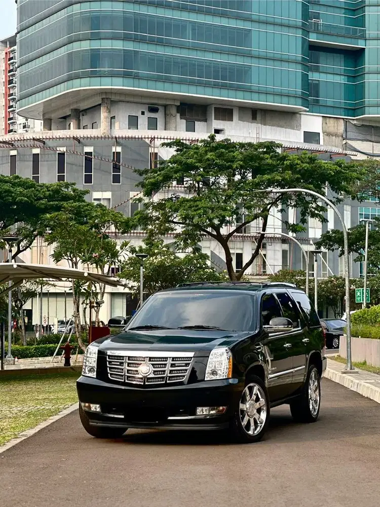 CASH Cadillac Escalade 2009 Low KM Like New