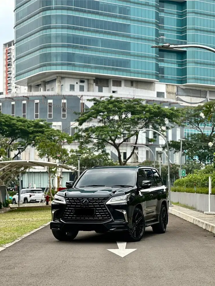 CASH Lexus Lx570 F Sport 2017 Low KM Like New