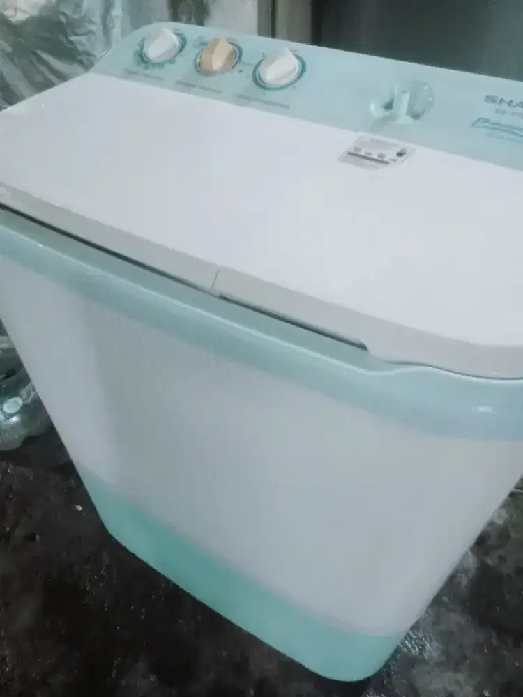 Di jual mesin cuci merk Sharp kapasitas 8 kg kondisi normal SIAP PAKAI