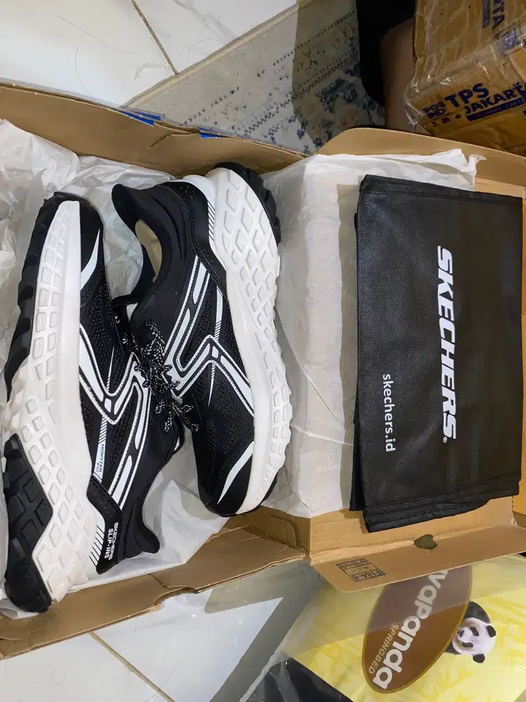 Sepatu Sketchers Evo Monster