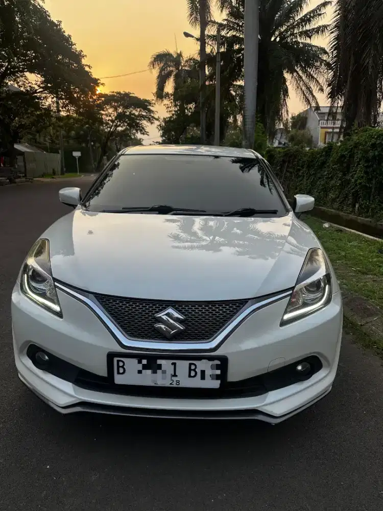 Baleno hatchback putih km rendah