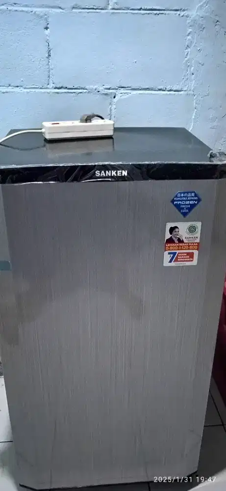 JUAL CEPAT KULKAS SANKEN SECOND MULUS SIAP PAKAI 900RIBU NEGO ALUSS
