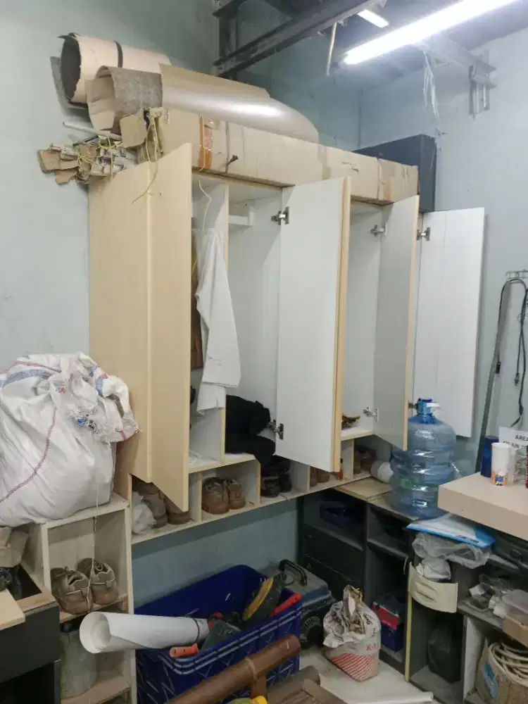 Lemari loker, lemari pakaian,