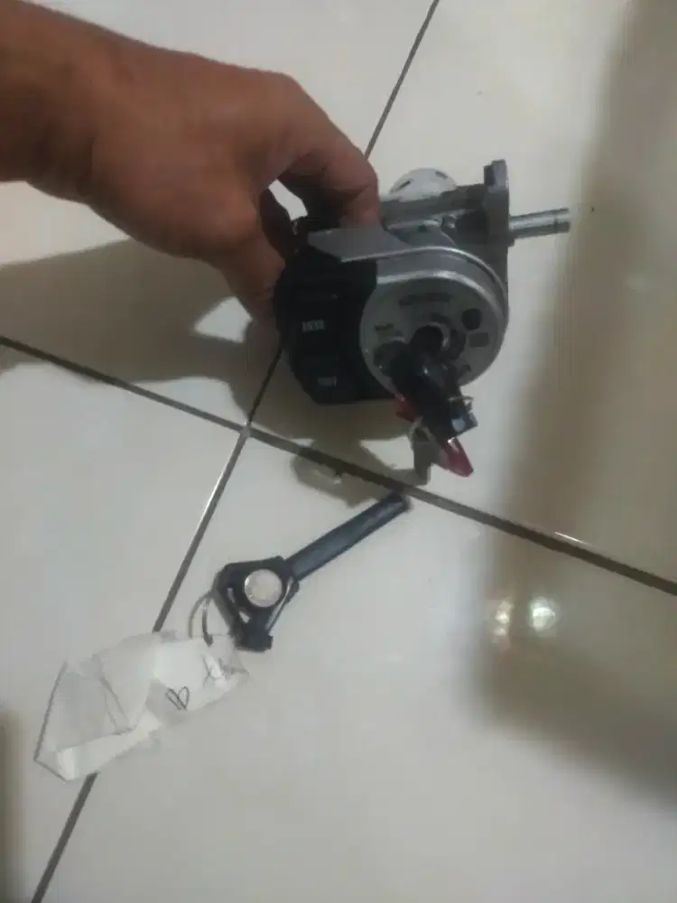 Kunci kontak aerok