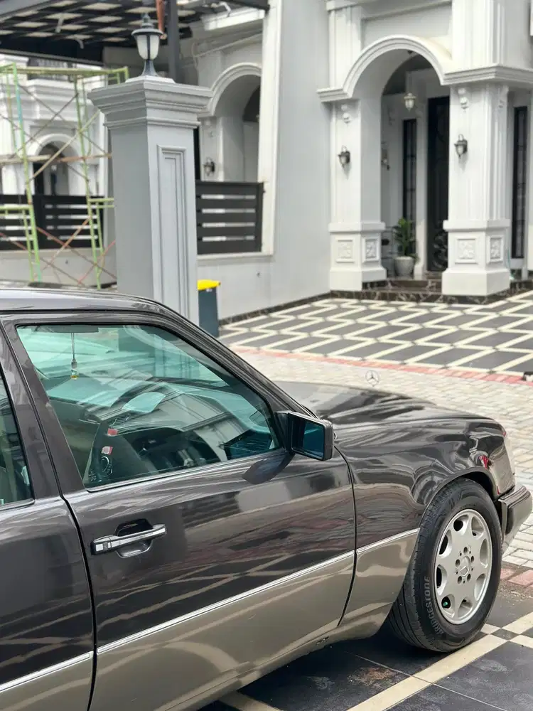 Mercedes-Benz E230 1991 Bensin