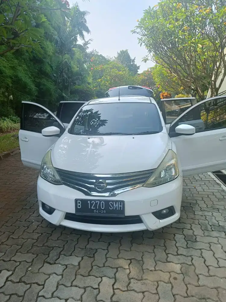 Nissan Grand Livina 2016 Matic Putih, Pajak Panjang, KM Rendah.