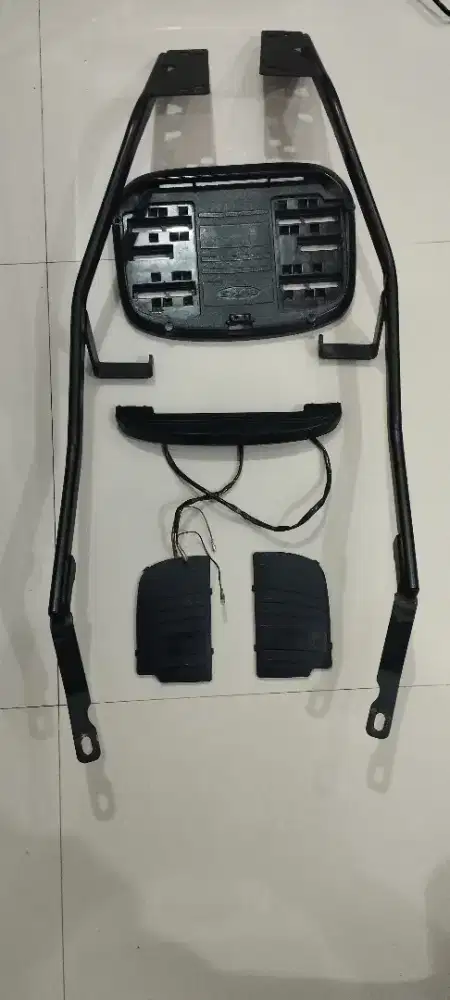 Box Shad SH42 + Bracket Shad + Stoplamp
