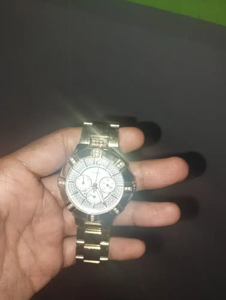 Jam tangan Guess