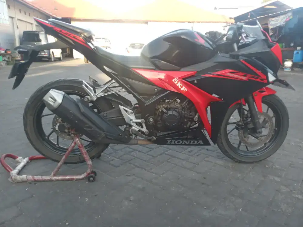 Dijual CBR150R tahun 2017 ss lengkap hidup