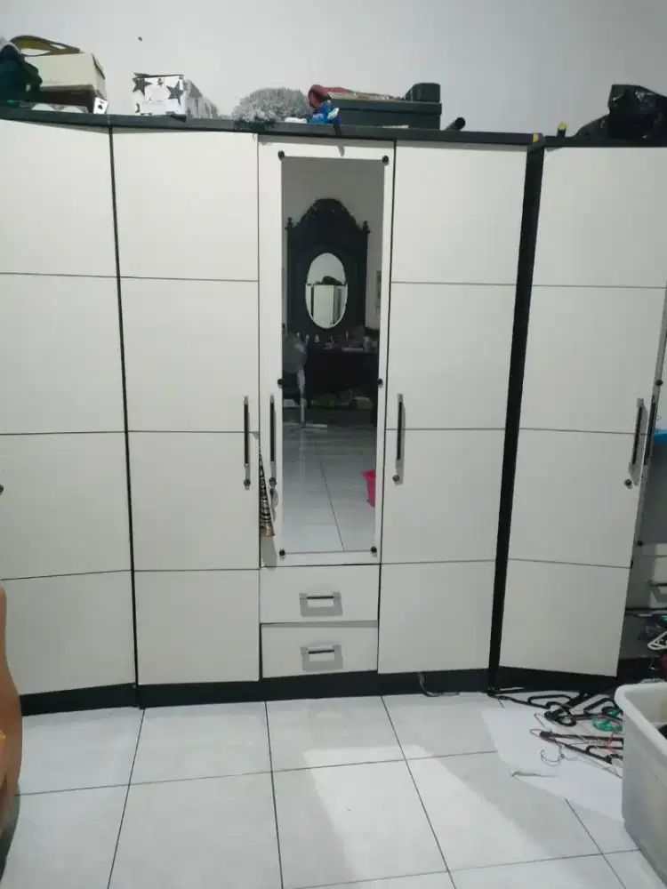 Lemari 3 pintu Mulus