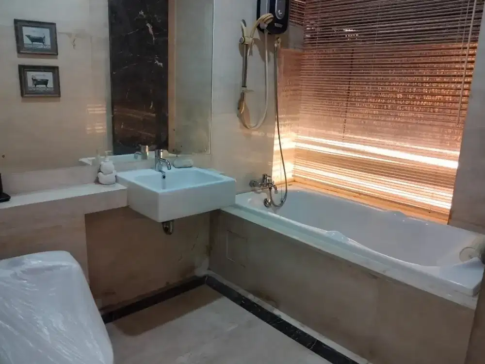 RUMAH MEWAH DI PAKUWON CITY DEKAT KERTAJAYA MERR