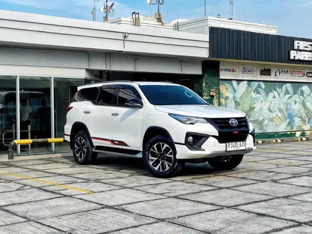 Toyota Fortuner 2.4 VRZ TRD Diesel 2019 Putih Km40rb Record Full Ori