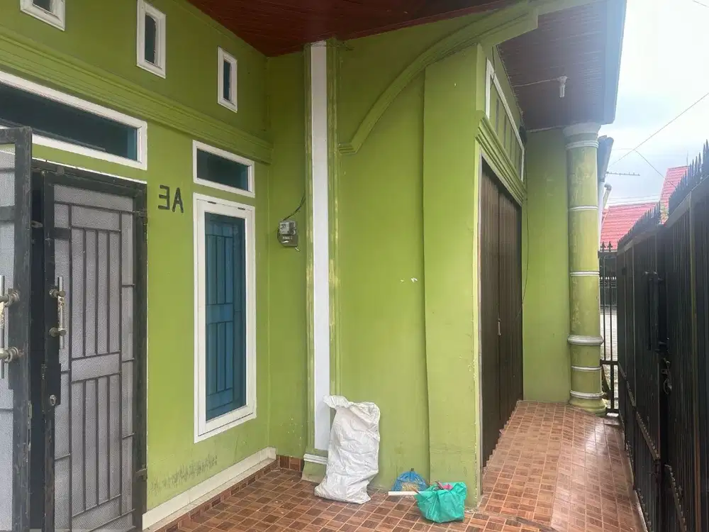 Dikontrakan / Disewakan 1 unit rumah lantai 2