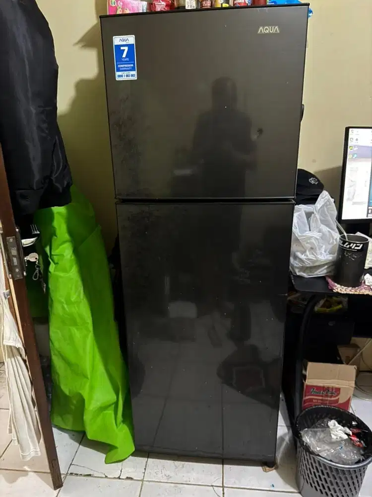 KULKAS 2 pintu merk Aqua