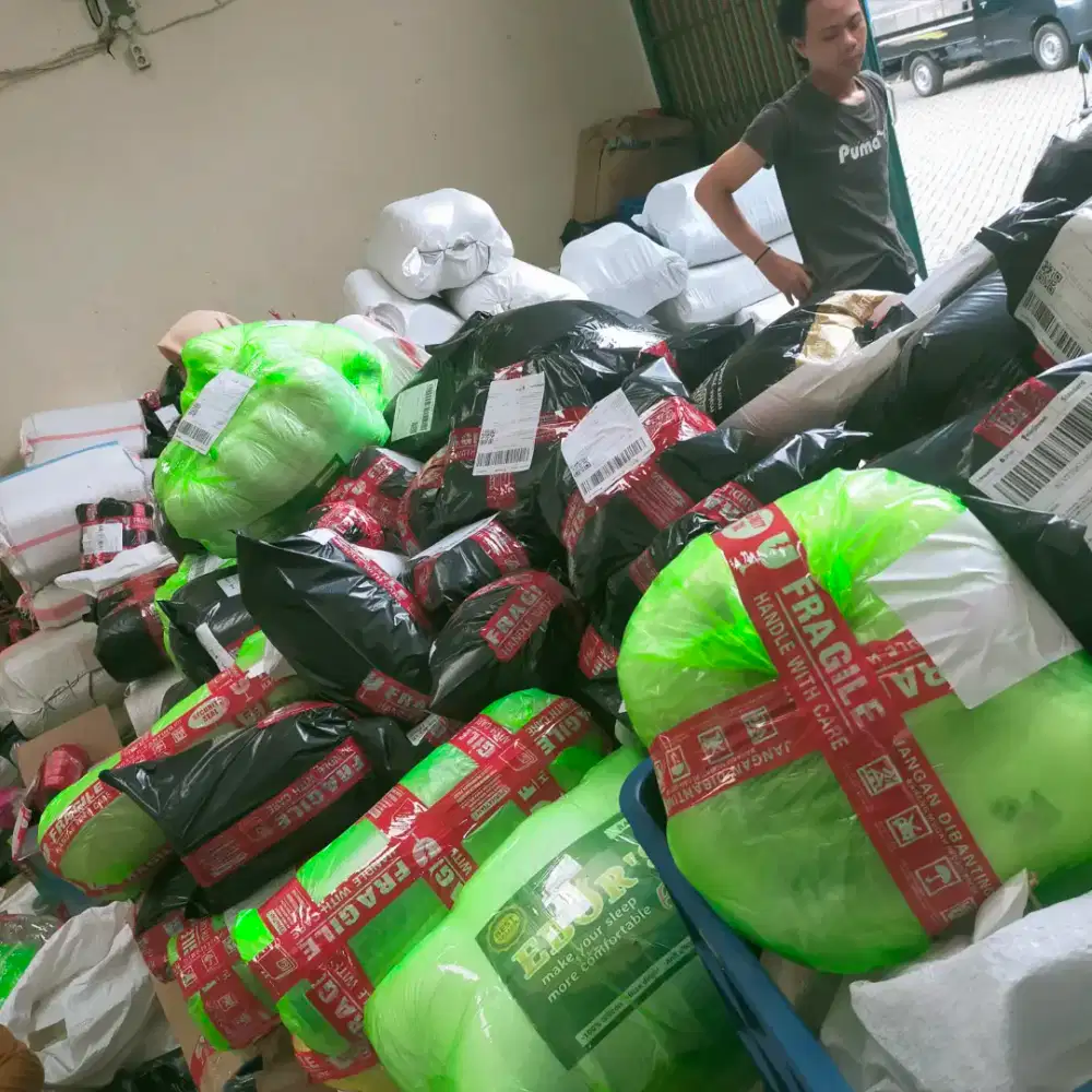 Di cari karyawan berpengalaman packing online shop dan host live