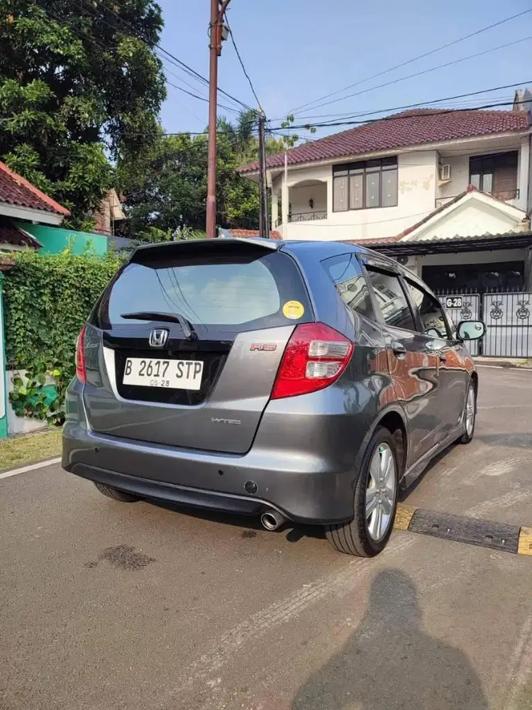 HONDA jazz Rs at metik tahun 2010 Abu2 metalik jakarta Timur