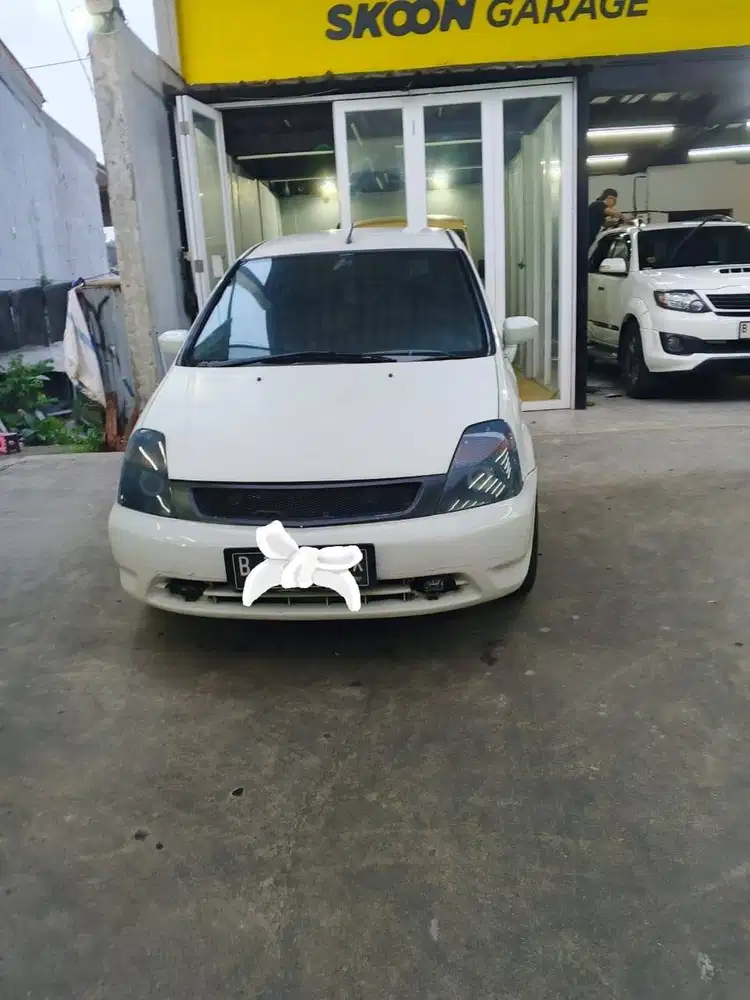 Honda stream putih 1.7 AT