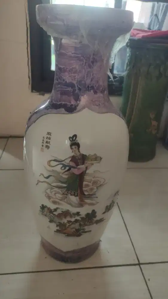 Guci keramik pajangan rumah