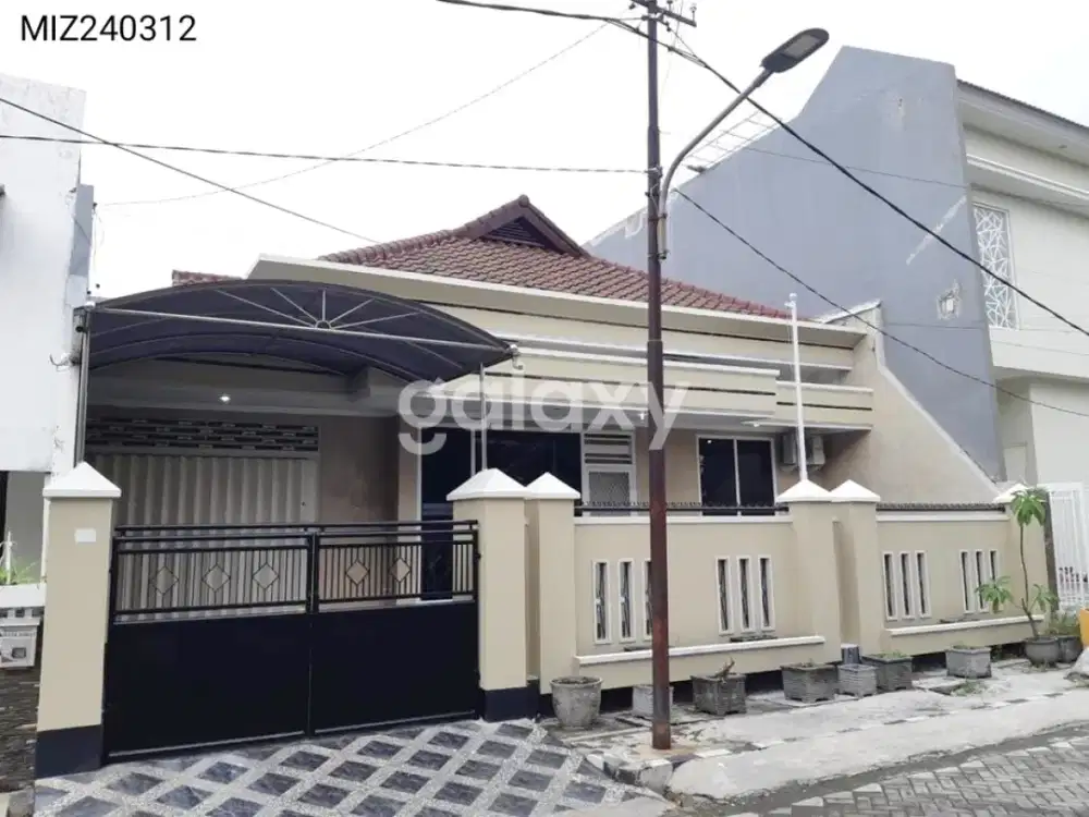 DIJUAL RUMAH TERAWAT MOJOARUM