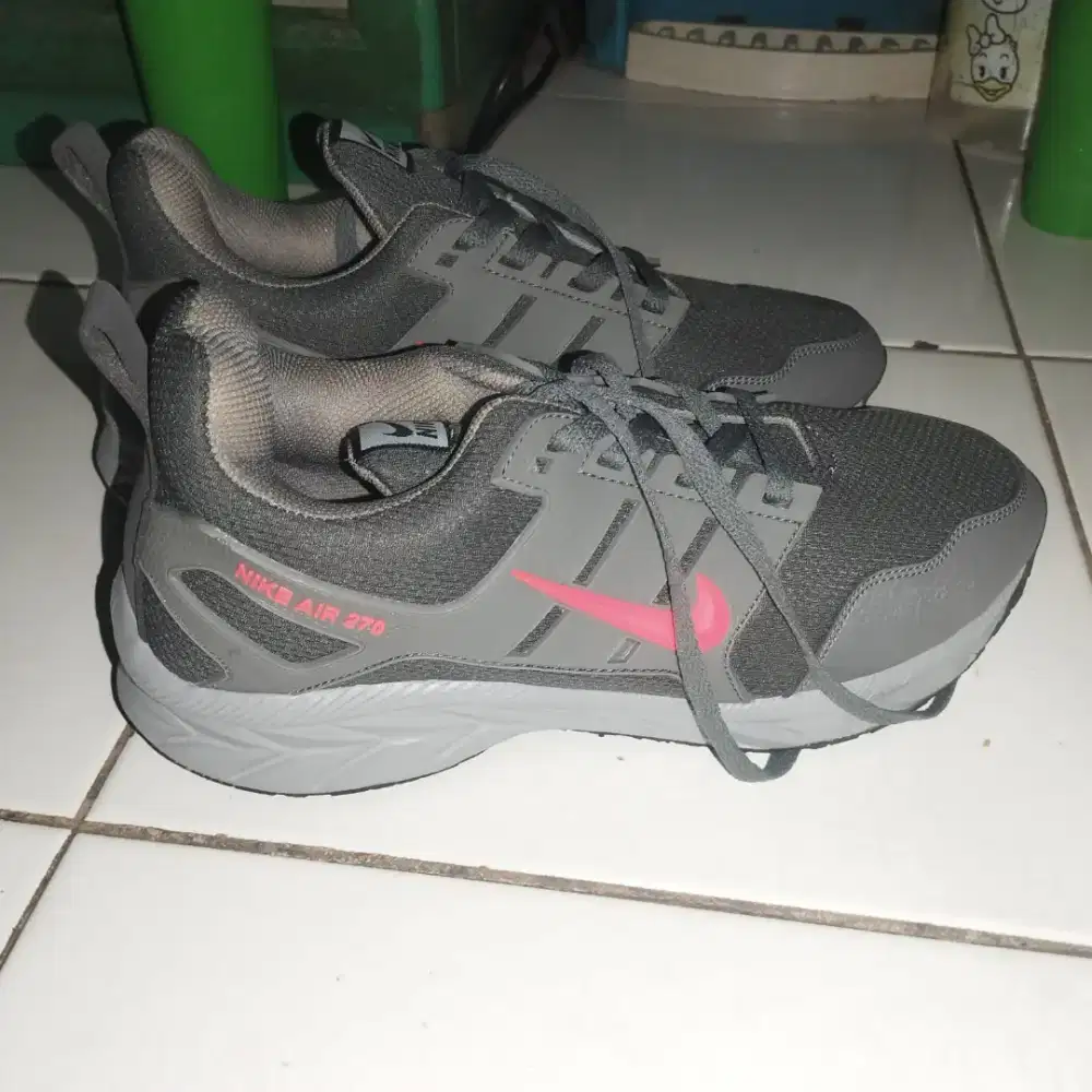 Sepatu olahraga