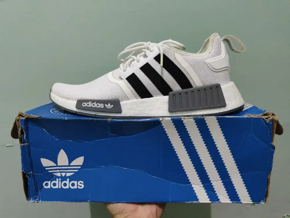Sepatu Adidad NMD R1