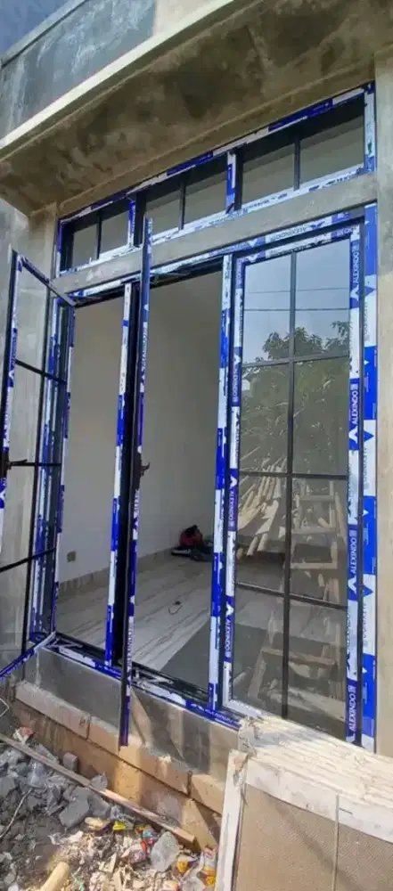 Partisi kusen aluminium dan kaca