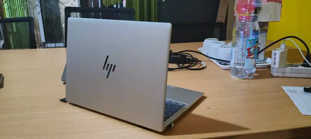 Laptop HP garansi ..nota bulan September 2025