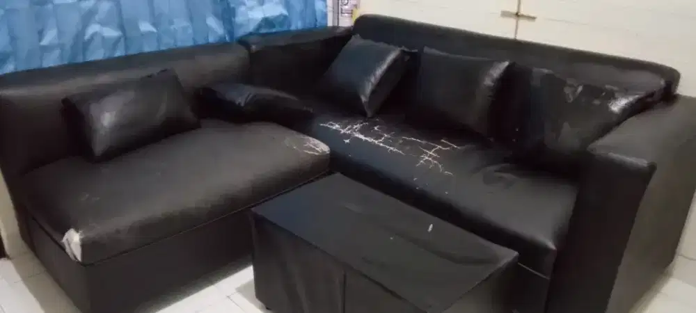 Sofa L warna hitam