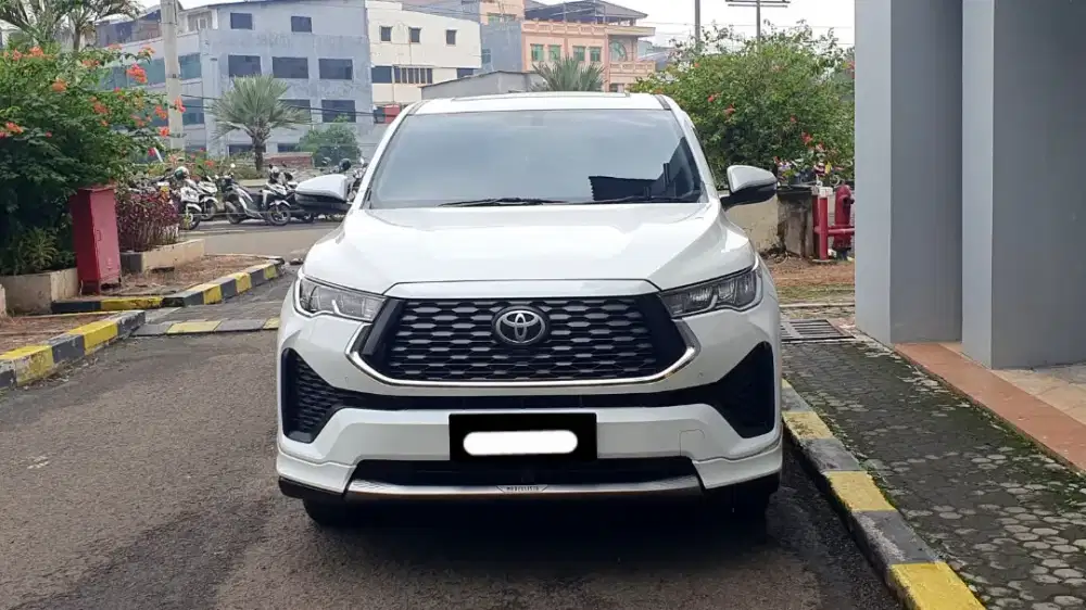 Toyota zenix v hybrid modelista 2024 putih sunroof