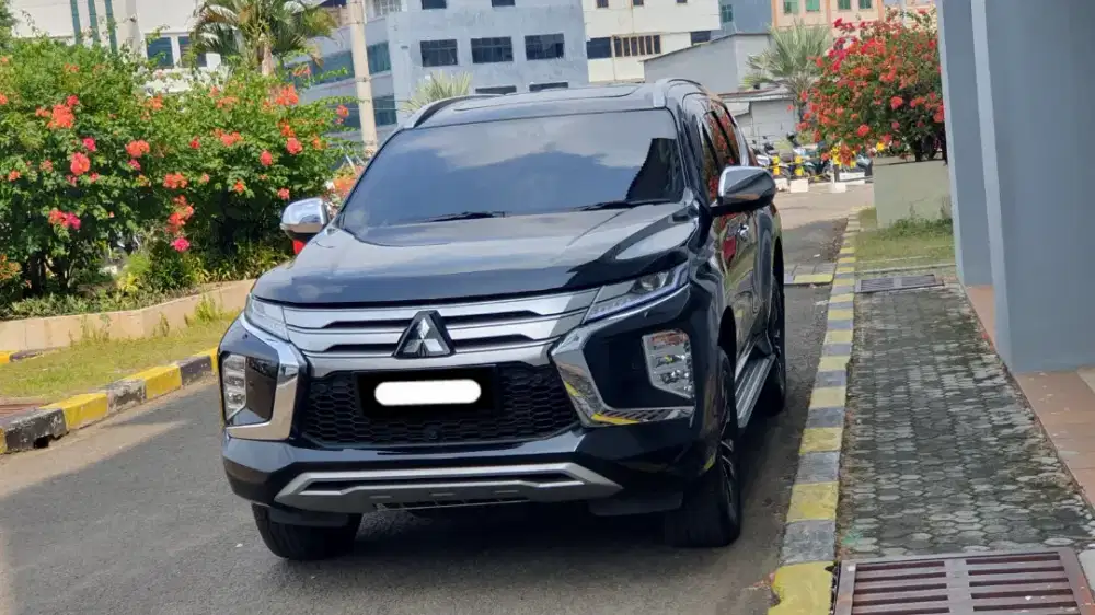 Mitsubishi pajero sport dakar ultimate 4x4 2023 hitam sunroof