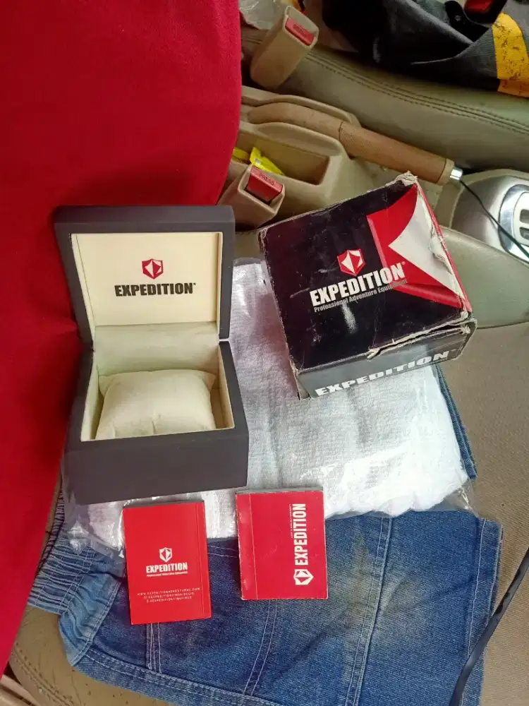 Di jual semua kotak,buku,kartu jam AC,Bonia,Seiko,expedition dll baru