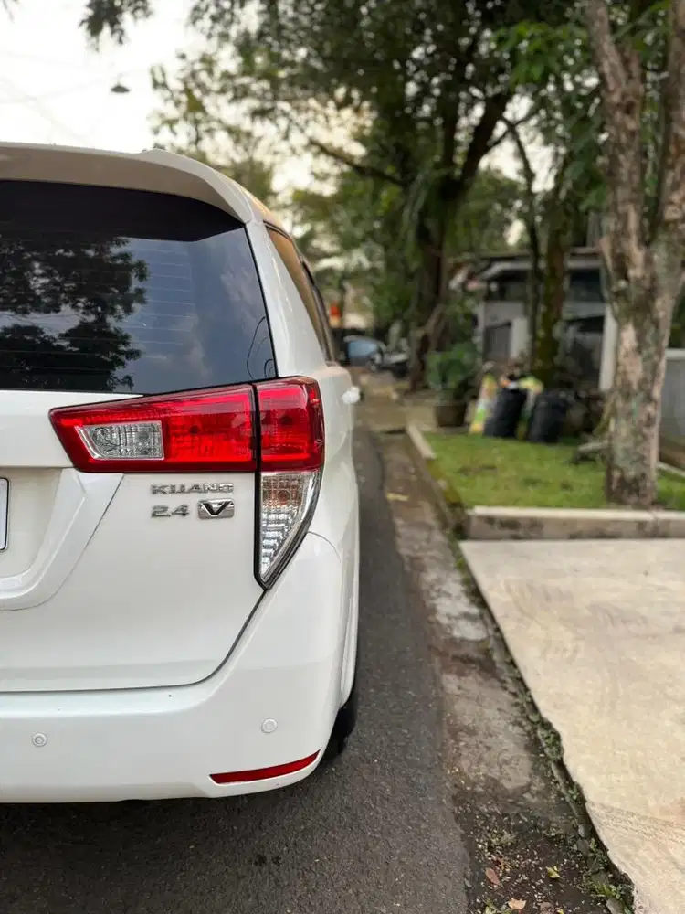 Innova V 2.4 AT diesel reborn 2019 putih plat D Bandung kijang white