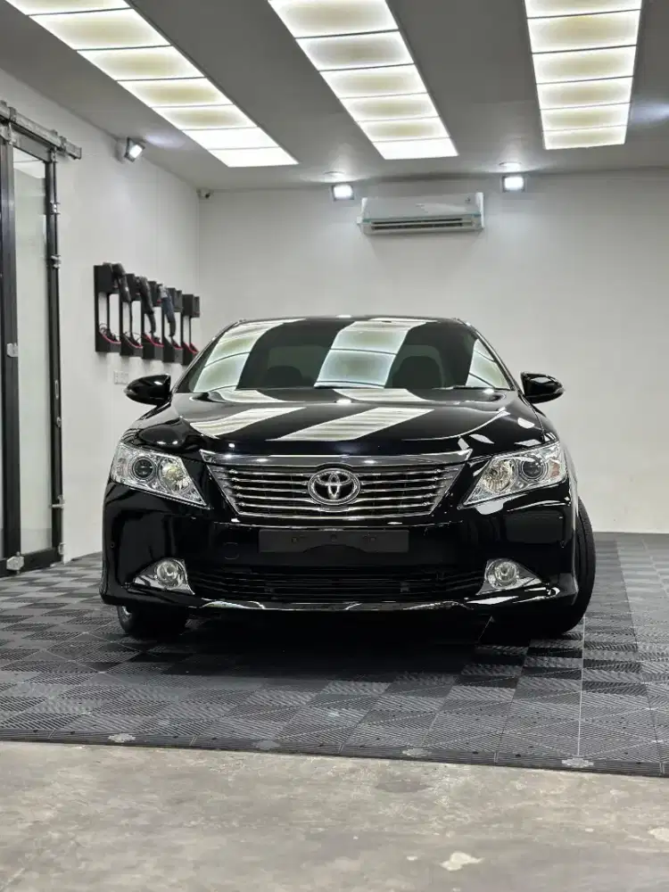 Toyota Camry V Low KM!