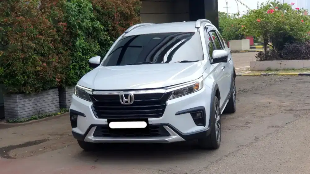 Honda brv prestige sensing cvt 2022 putih matic