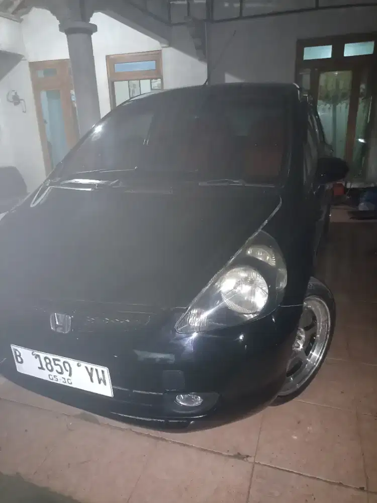Dijual Honda Jazz 2005 – Kondisi Baik, Siap Pakai!